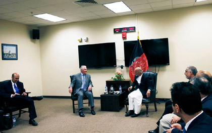 دیدار رهبران افغانستان با وزیر خارجۀ امریکا در پایگاه بگرام «ذلت‌بار» خوانده شد