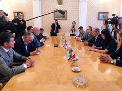لاوروف در دیدار با کرزی: به تلاش‌های ما در راستای صلح افغانستان ادامه می‌دهیم